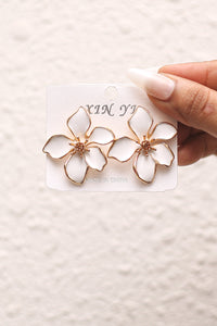 Ivory Daisy Earrings